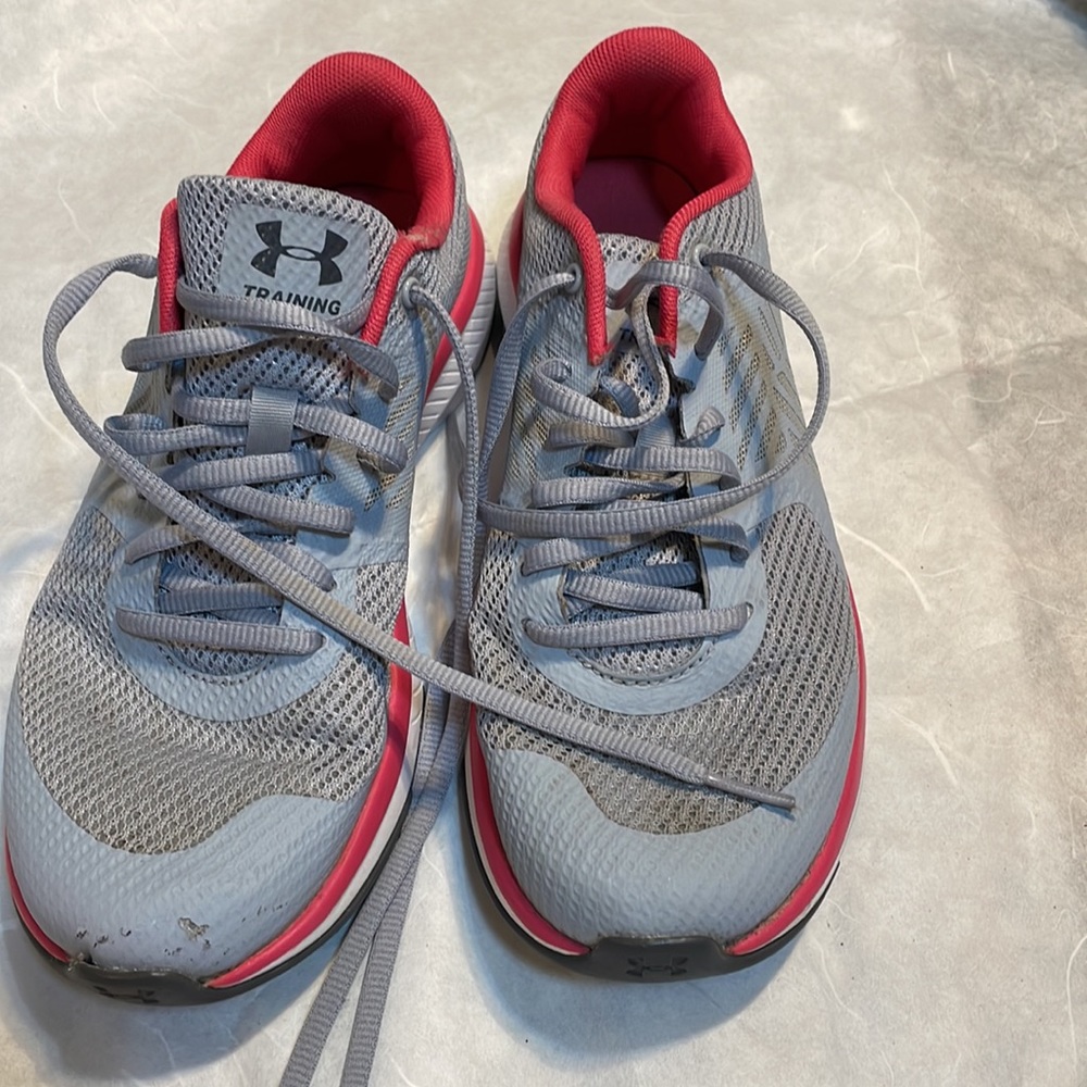 Under Armor Running/Trainers/ GymShoes 
Women’s size 8.5